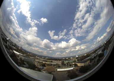 Webcam des Instituts für Physik der Atmosphäre mit Blick auf den Himmel über dem Campus