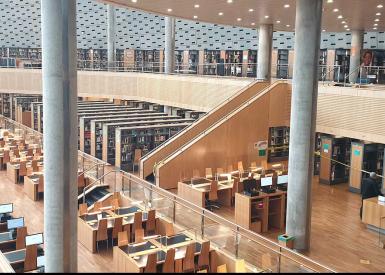Blick in Halle der Bibliothek in Alexandria