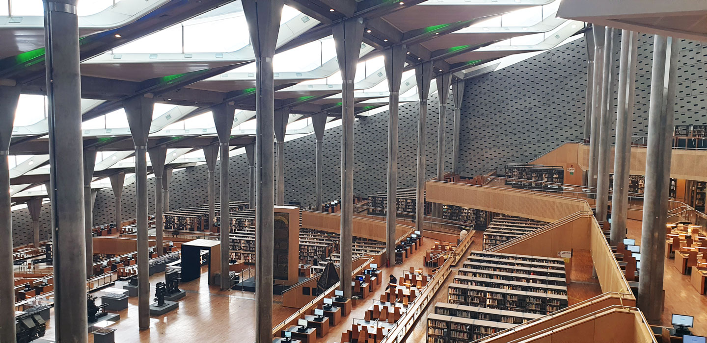 Innenansicht der Bibliothek in Alexandria