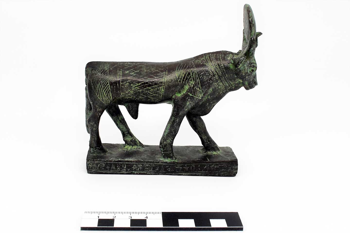 Statuette eines Apisstiers, rechte Seite