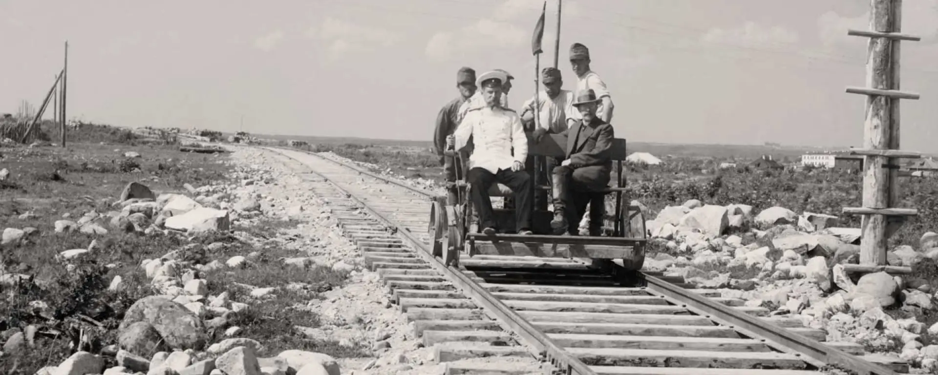 Image matching this topic Draisine außerhalb von Petrozavodsk auf der Murmansker Eisenbahnstrecke