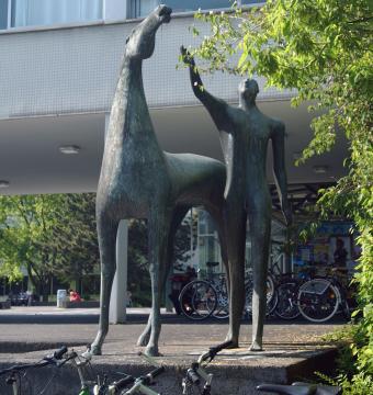 Eingang Gebäude Bereichsbibliothek Philosophicum