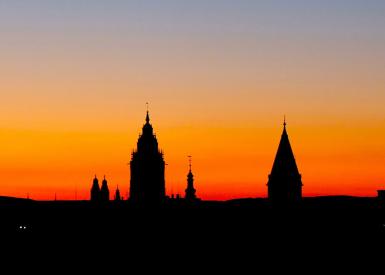 Skyline von Mainz im Sonnenuntergang