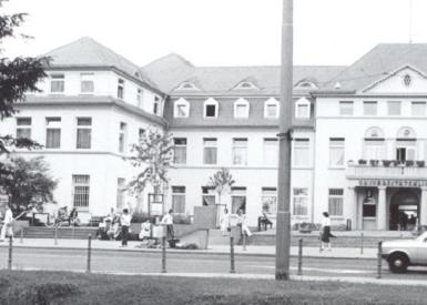 Eingangsgebäude der Mainzer Uniklinik in den 60er Jahren