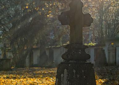 Friedhof im Dämmerlicht