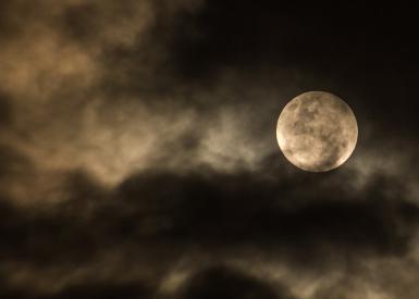 Vollmond mit Wolken