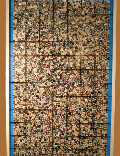 gerastertes Bild mit vielen Knöpfen