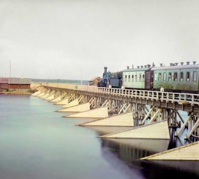 Eisenbahnbrücke über den Shuia-Fluss