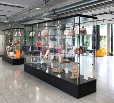 Vitrinen Sammlungsschaukasten und AMA-Lounge