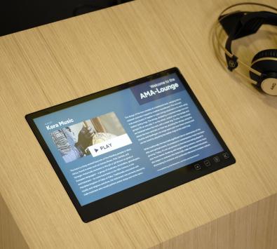 Hörstation Sammlungsschaukasten und AMA-Lounge