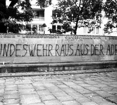Der Ehrenhof ist auch immer wieder Ziel von Schmierereien