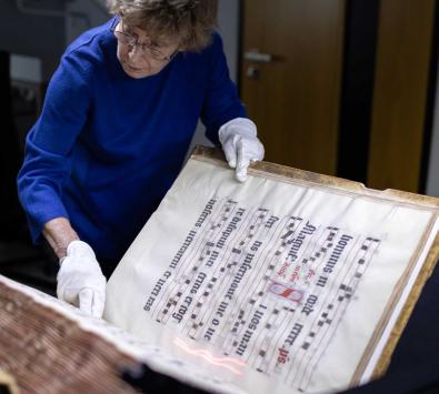 SDF-Mitarbeiterin Bettina Dreis an der Cobra