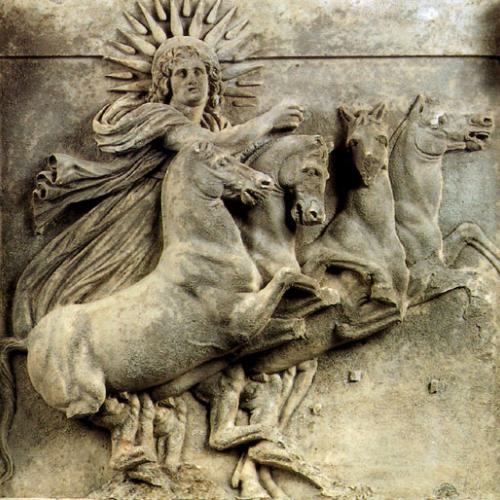 Steinrelief: Helios mit Strahlenkrone und vier Pferde 