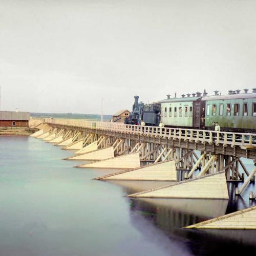 Eisenbahnbrücke über den Shuia-Fluss