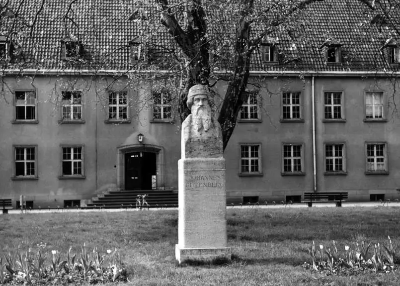 Gutenberg-Büste im Forum der JGU 1956