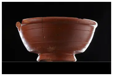 beschädigte Tonschale