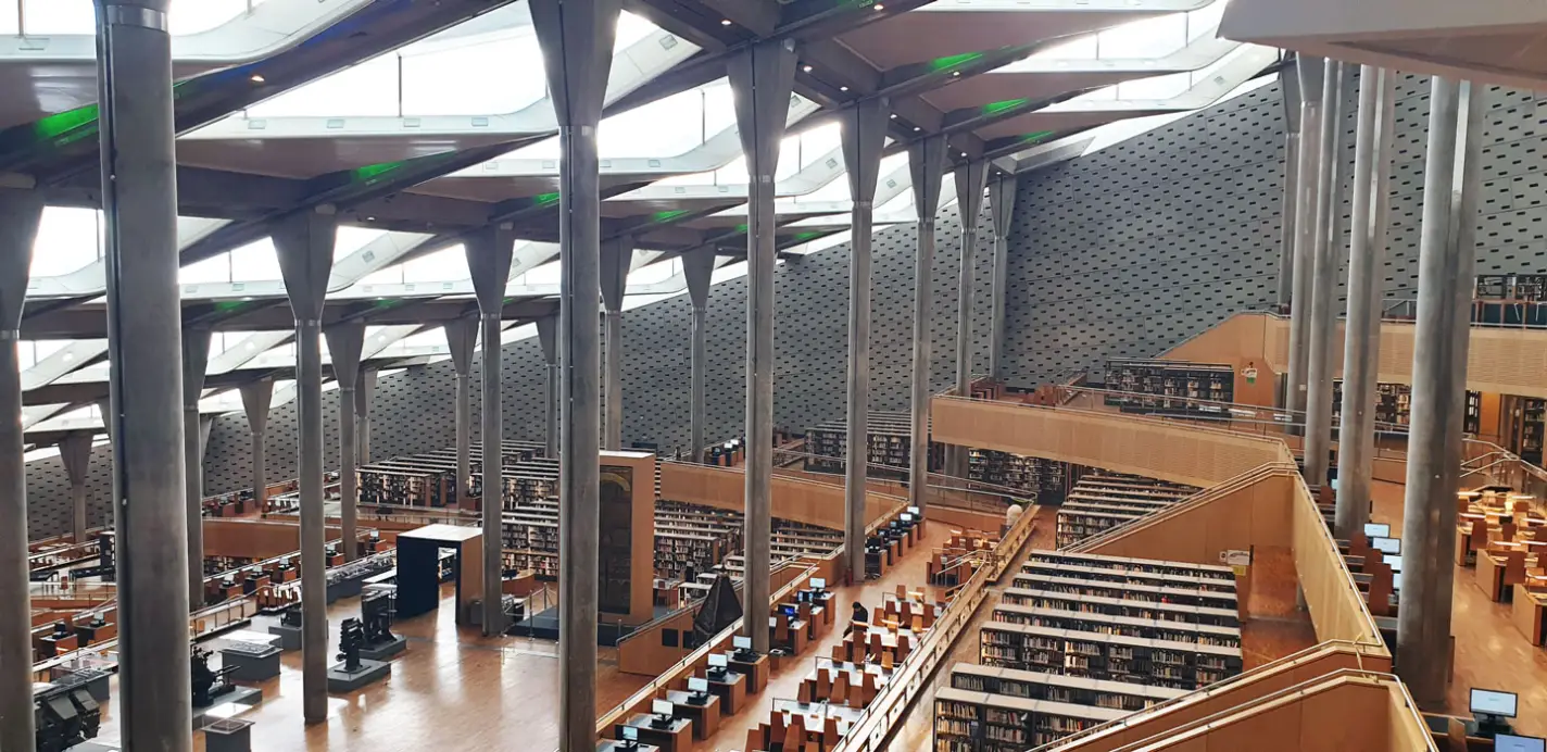 Innenansicht der Bibliothek in Alexandria