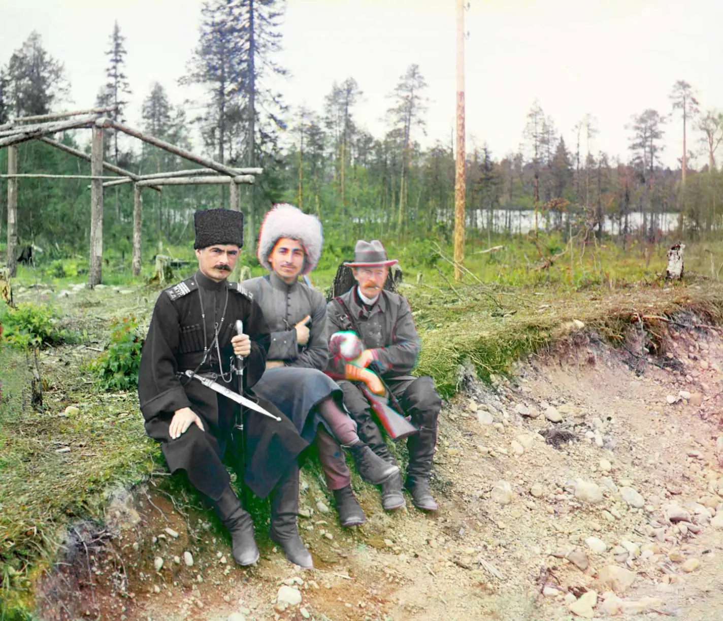 Fotograf mit zwei weiteren Menschen in Murman in Nordwestrussland