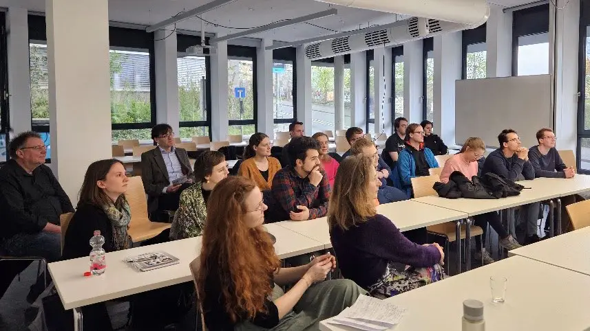 Studierende im Seminarraum