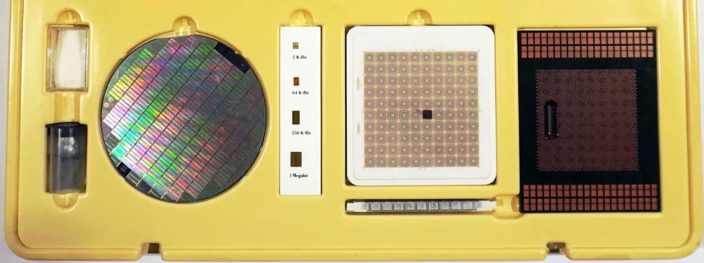 IBM Speichereinheit untere Reihe