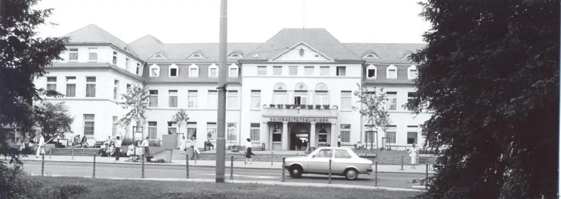 Eingangsgebäude der Mainzer Uniklinik in den 60er Jahren