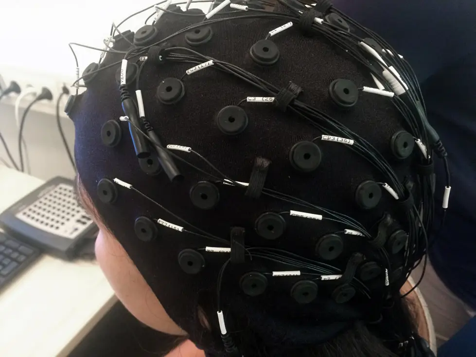 Haube mit Elektroden