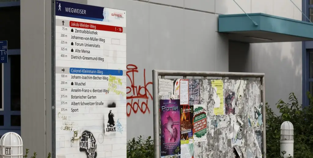 Wegweiser im Jakob-Welder-Weg