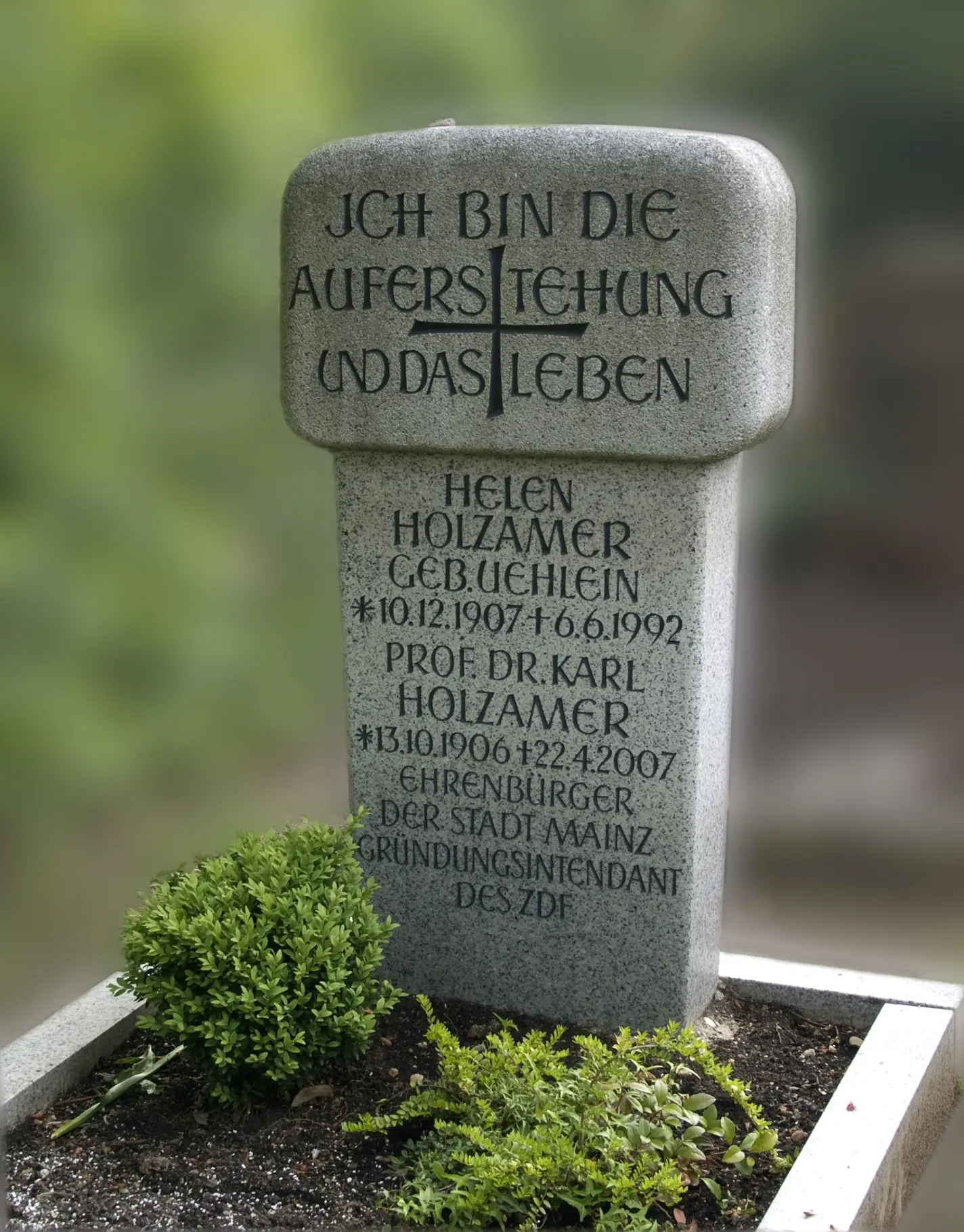 Grabstein Professor Holzamer