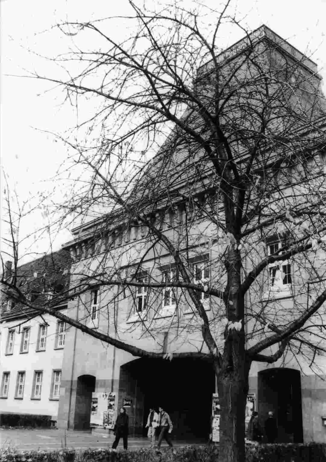 Eingang Forum der Uni