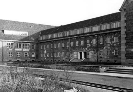 Bahntrasse vor dem Pharmazeutischen Institut für den Abtransport der Trümmer, 1946