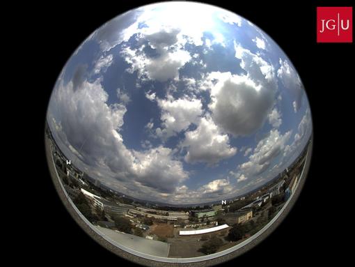 Webcam des Instituts für Physik der Atmosphäre mit Blick auf den Himmel über dem Campus
