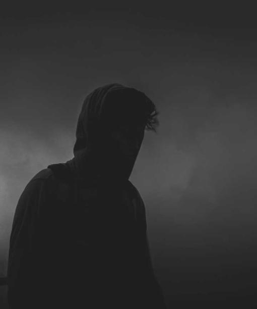 Person in der Dunkelheit