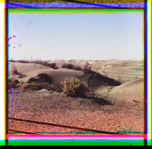 Eisenbahngleise in der zentralasiatischen Wüste.