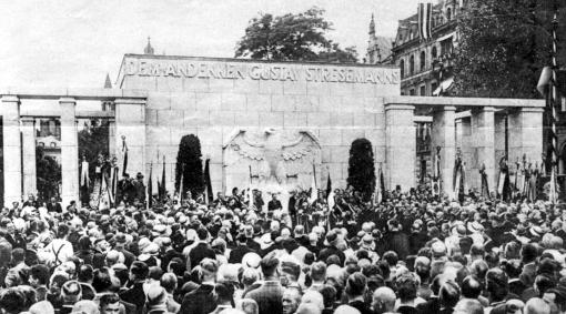Die feierliche Einweihung des Stresemann-Denkmals am 5. Juli 1931