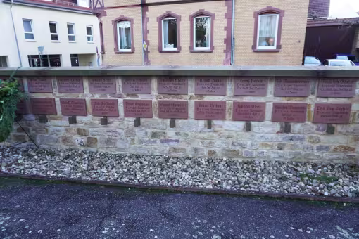 Sandsteintafeln der Gefallenen des Ersten Weltkriegs