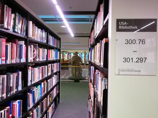 Image matching this topic Bücherregale der USA-Bibliothek