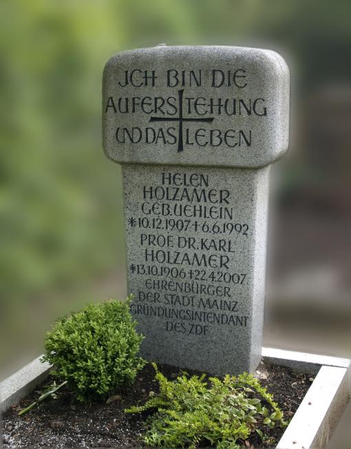 Grabstein Professor Holzamer