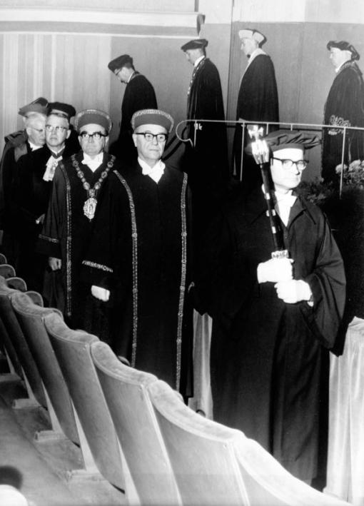 Einzug der Professoren bei der Rektoratsübergabe in den 60er Jahren