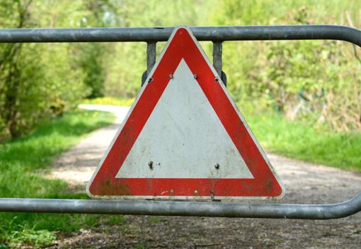 Verkehrschild Achtung